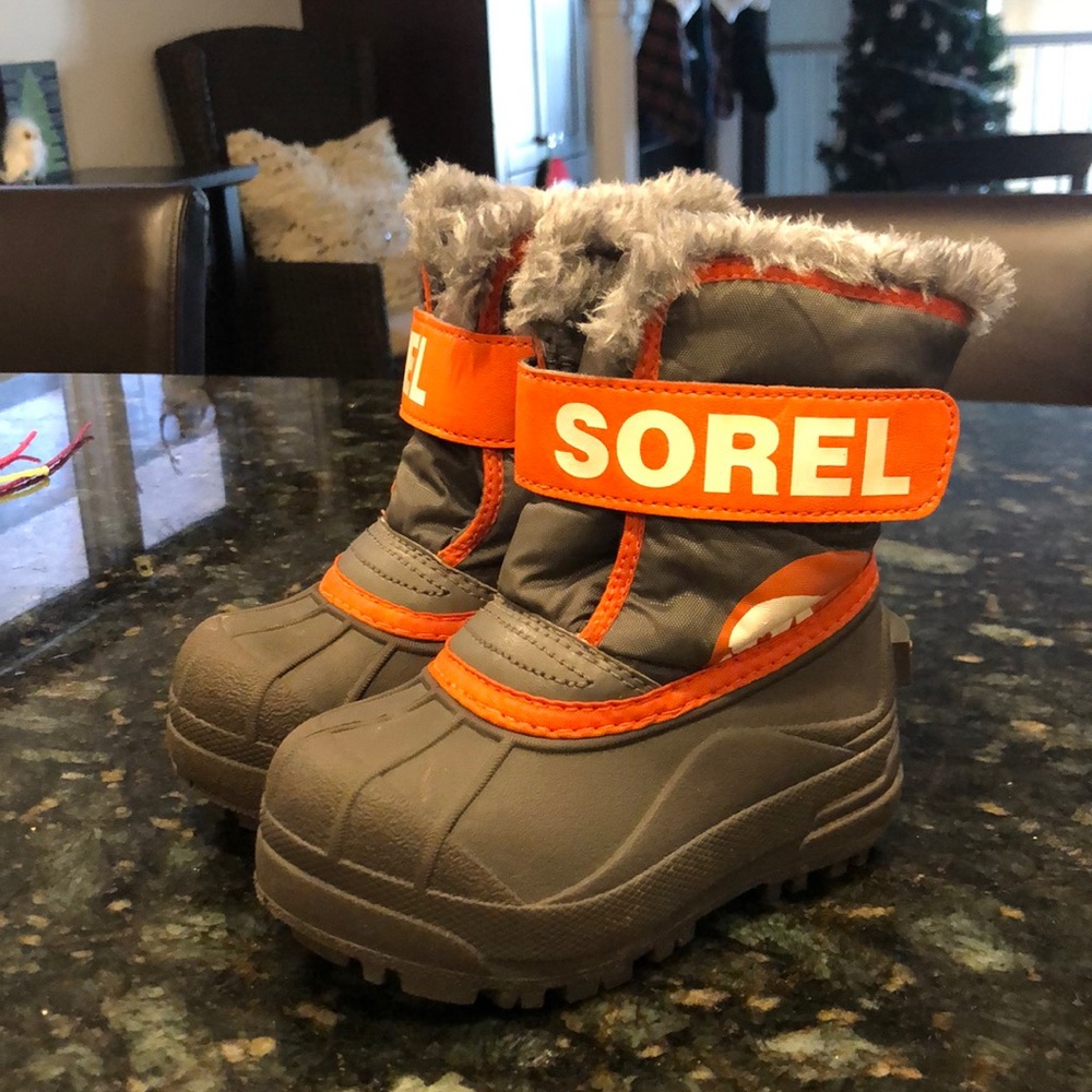 Sorel toddler boots like new